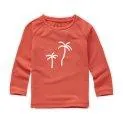 UVP Palmtrees Coral swim shirt - UVP swim shirts are super comfortable to wear and the optimal protection for your children | Stadtlandkind