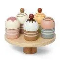 Cupcakes on a cake stand - Bake a cake with toy kitchens and stores | Stadtlandkind