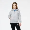 Kapuzenjacke Essentials Stacked Logo athletic grey - Sweatshirts und tollen Strick halten deine Kinder auch an kalten Tagen warm | Stadtlandkind